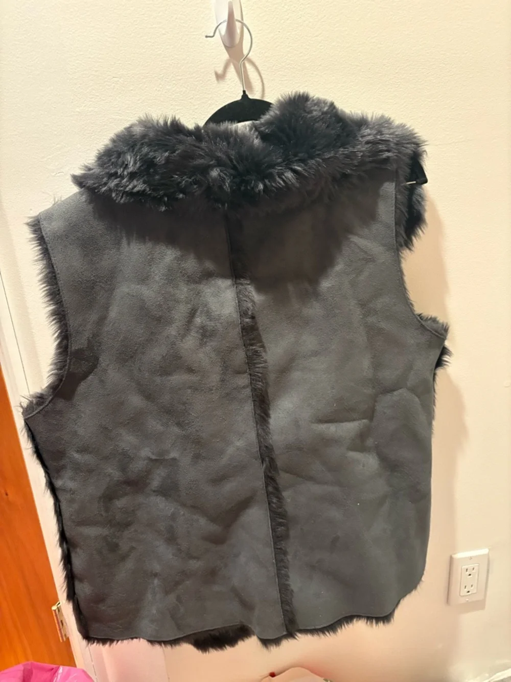 LOFT Black Faux Fur Trim Vest - Picture 5 of 5